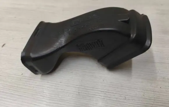 Renault Trafic III (X82) Air intake duct part 1258252X