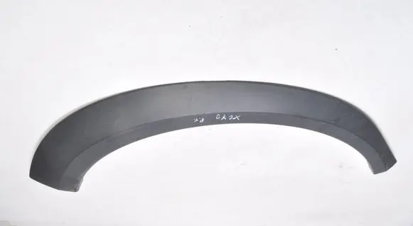 Rear fender molding trim