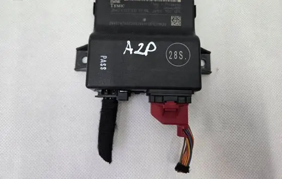 Audi A5 8T 8F Gateway control module 8R0907468N