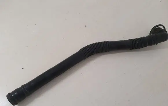 Volkswagen PASSAT B6 Breather hose/pipe 3C0129637C