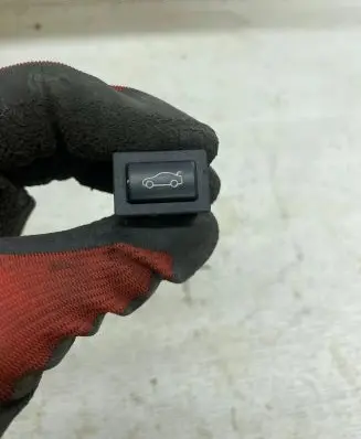 Tailgate opening switch