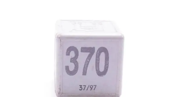 Volkswagen PASSAT B5 Other relay 8D0951253 23142030