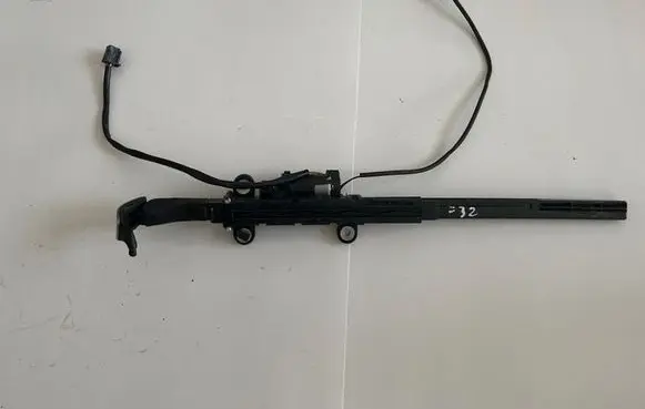 BMW 4 F32 F33 Seat belt height adjuster 7307915 10237710