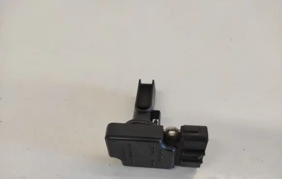 Toyota Avensis T250 Mass air flow meter 2220427010