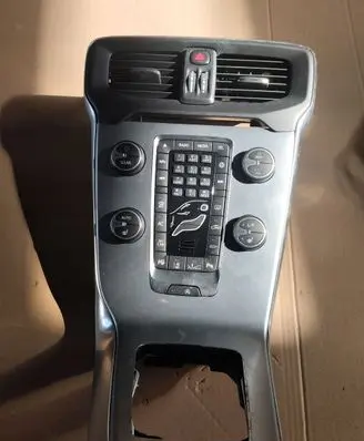 Volvo V40 Dash center air vent grill