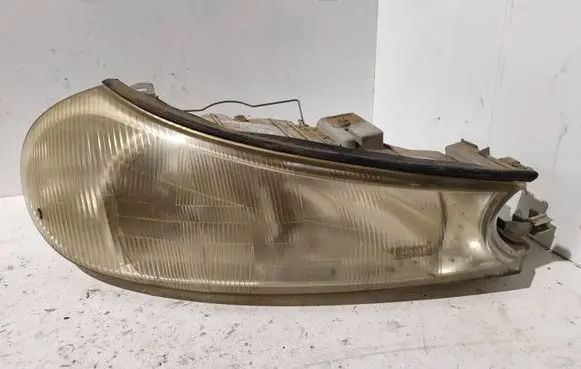 Ford Mondeo MK II Headlight/headlamp 203753B