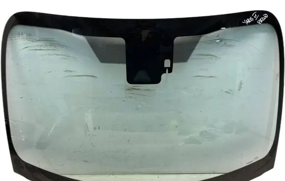 Toyota Yaris XP210 Front windscreen/windshield window 