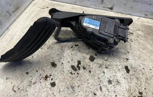 Renault Espace - Grand espace IV Accelerator throttle pedal 8200007513