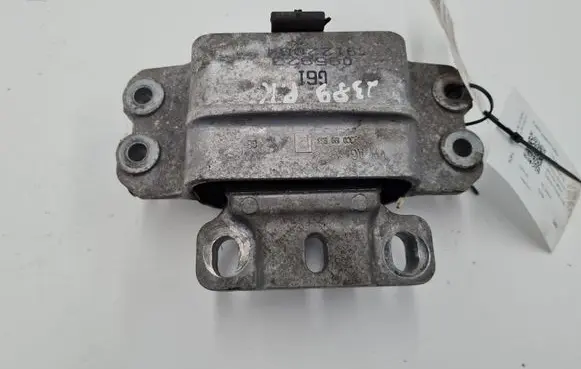 Volkswagen PASSAT B6 Engine mount bracket 3C0199555P 3C0199555