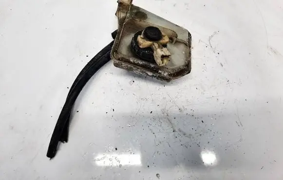Fiat Coupe Brake fluid reservoir 