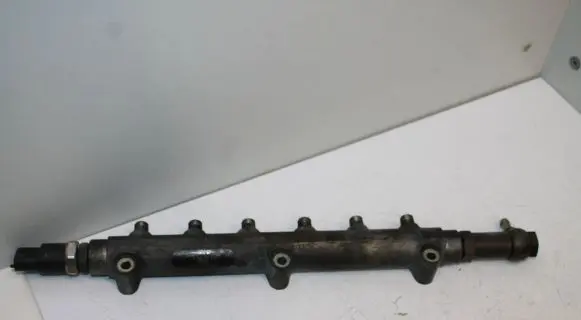 Volvo V70 Fuel main line pipe 8658252 001520 0445215010