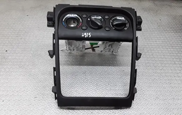 Suzuki SX4 Climate control unit