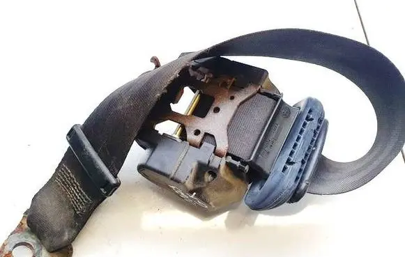 Rear seatbelt