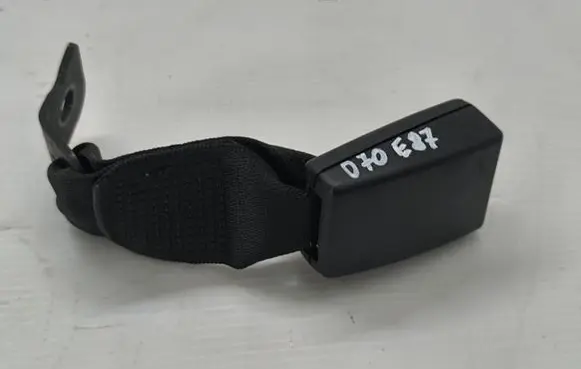 BMW 1 E81 E87 Front seatbelt buckle 9117261