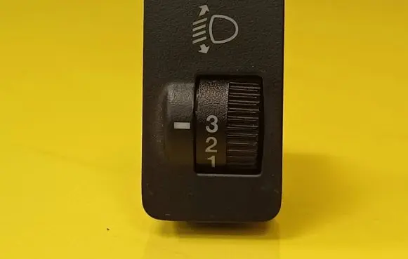 Honda FR-V Headlight level height control switch M20010