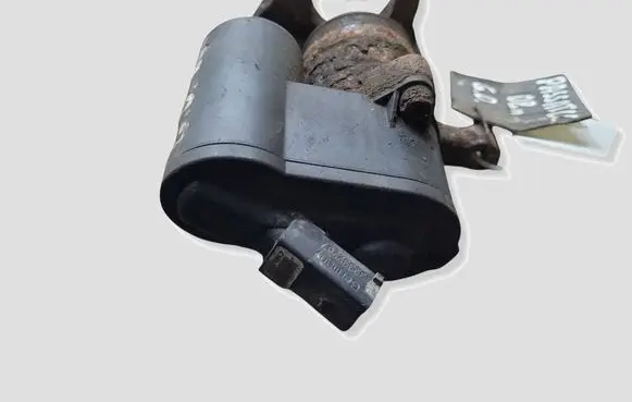 Volkswagen PASSAT CC Rear brake caliper 32332267
