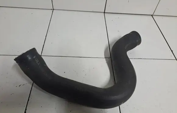 Volvo V70 Engine coolant pipe/hose 08671393