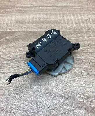 Audi A4 S4 B6 8E 8H Air flap motor/actuator 132801302 8E1820511C