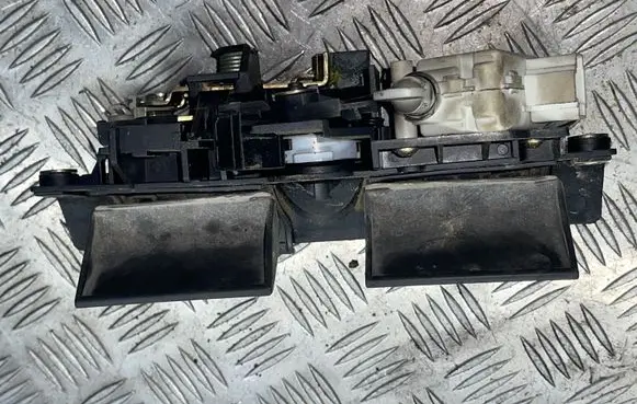 Audi A6 S6 C5 4B Tailgate/trunk/boot lock/catch/latch 3B0827565H 4B0827565H 8D9827565H