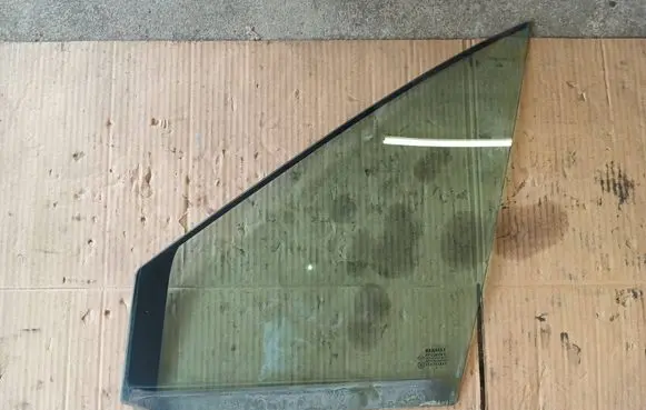 Renault Scenic II - Grand scenic II Front door vent window glass four-door 