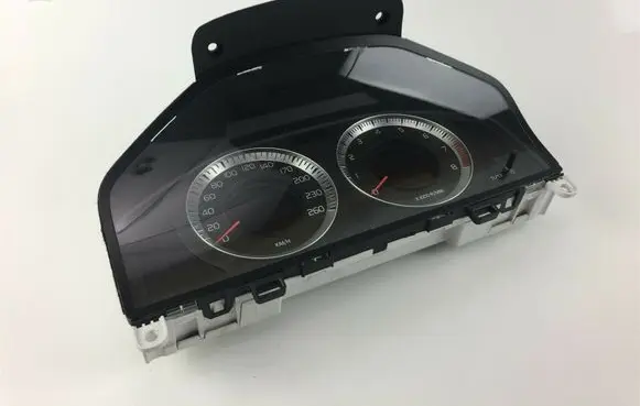 Volvo V70 Speedometer (instrument cluster) 31270900AA Z2837