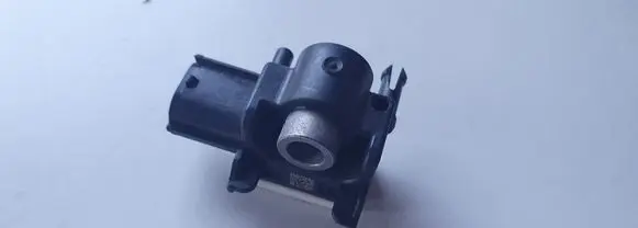 Hyundai Santa Fe Airbag deployment crash/impact sensor