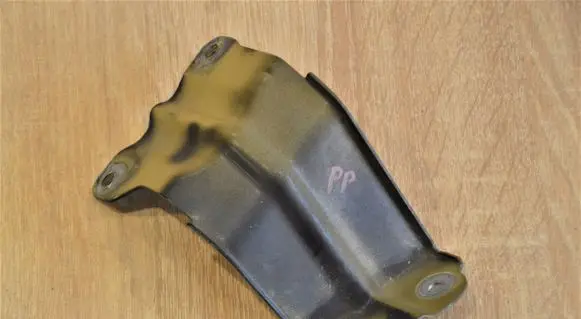 Fender mounting bracket