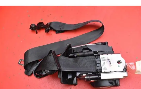 Volvo V60 Front seatbelt 32149114