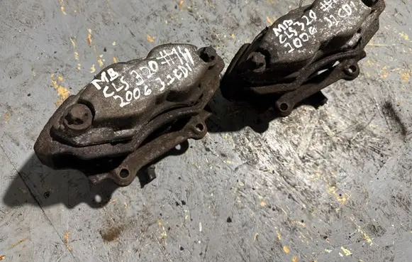 Mercedes-Benz CLS C219 Front brake caliper 
