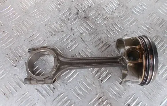 Hyundai Tucson IV NX4 Piston with connecting rod