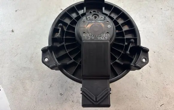 Toyota Yaris Heater fan/blower AV272700311