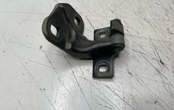 BMW 7 E65 E66 Rear door lower hinge 7017817