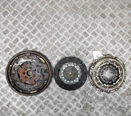 Nissan Pulsar Clutch set kit 301010007R 1231000Q4J