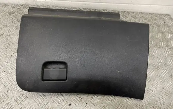 Nissan Qashqai Glove box