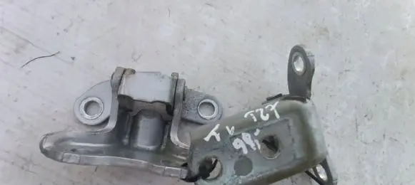 Toyota Avensis T270 Loading door hinge set 7746874K113