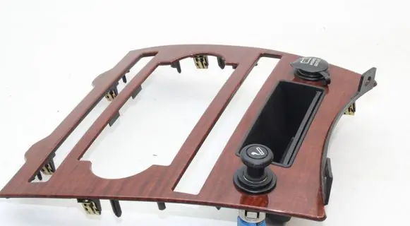 Jeep Grand Cherokee (WK) Radio/GPS head unit trim 