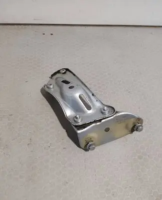 Skoda Octavia Mk2 (1Z) Fender mounting bracket 1Z0810680A 1Z0821142A