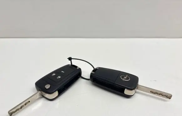 Opel Insignia A Ignition key/card 