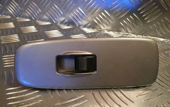 Ford Ranger Electric window control switch 76B528