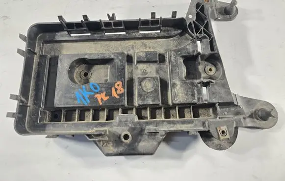 Skoda Octavia Mk2 (1Z) Battery box tray 1K0915333C