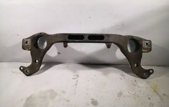 Volkswagen Touareg I Engine mounting bracket 7L6199207