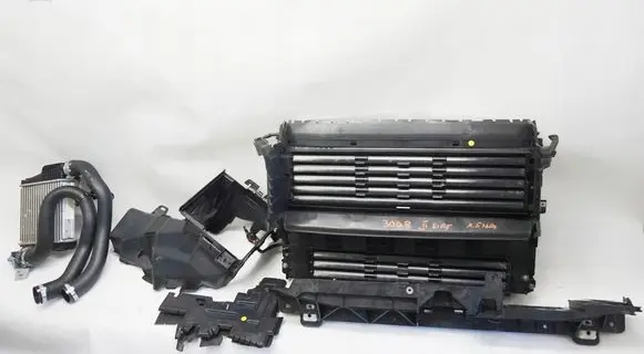 Peugeot 3008 II Radiator support slam panel