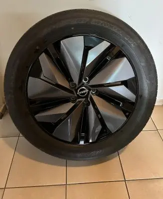 Nissan Ariya R19 alloy rim 