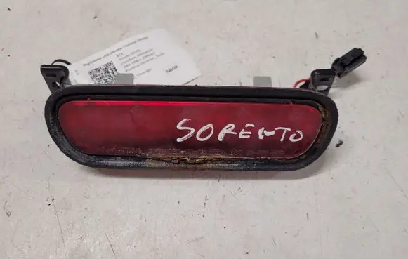 KIA Sorento Third/center stoplight 927003E0