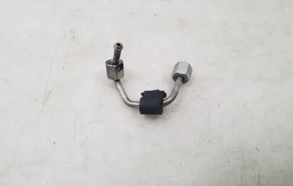 Volkswagen Tiguan Fuel injector supply line/pipe 