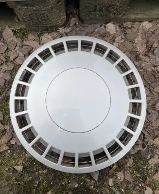 Opel Calibra R15 wheel hub/cap/trim HELLA