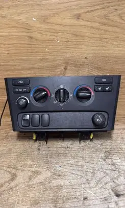 Volvo V70 Climate control unit 8691874