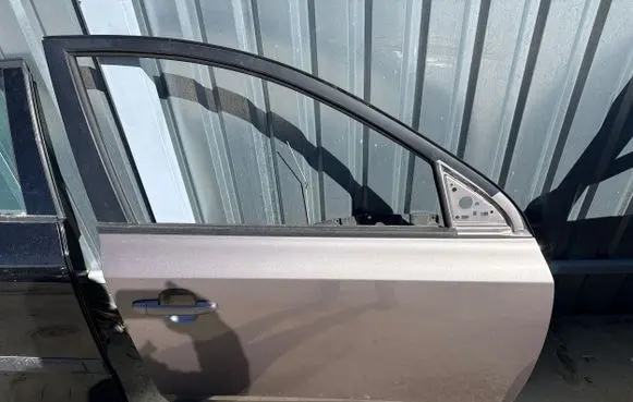 KIA Ceed Front door