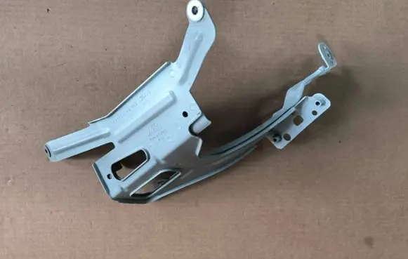 Audi A6 S6 C8 4K Fender mounting bracket 4K0821132