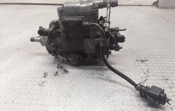 Audi A4 S4 B5 8D Fuel injection high pressure pump 028130109H 0460404994